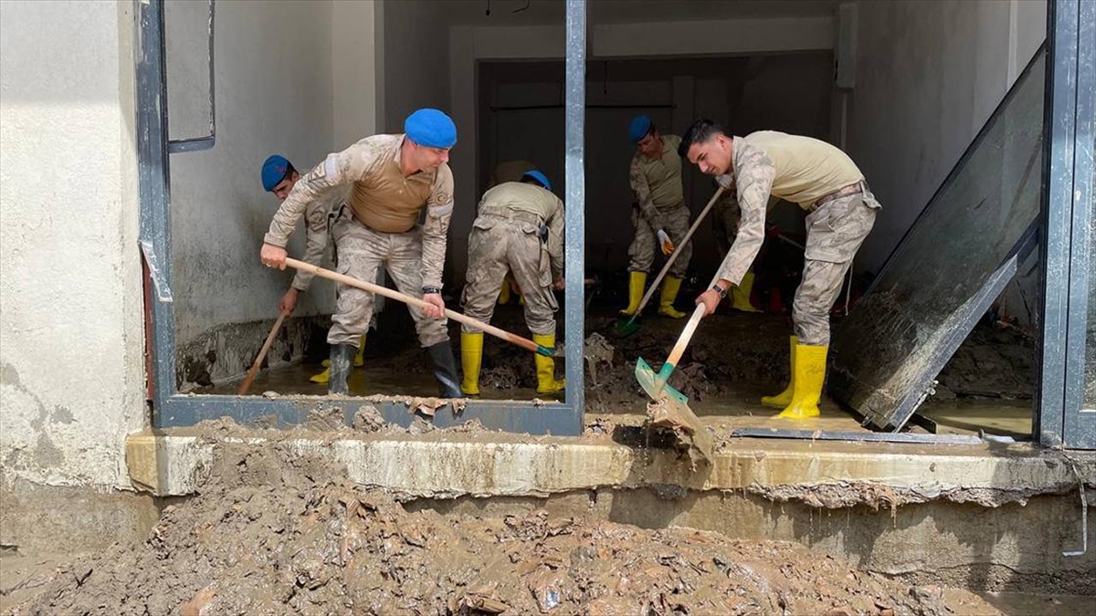 Jandarma Bozkurt'taki Selin Yaralarını Sarmak İçin Yeniden Sahada