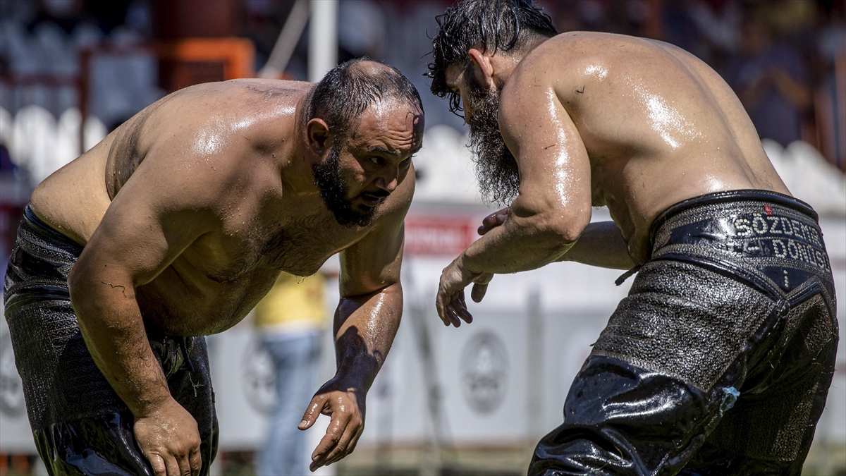 661.tarihi Kırkpınar Yağlı Güreşleri'nde 27 Başpehlivan Üst Tura Yükseldi