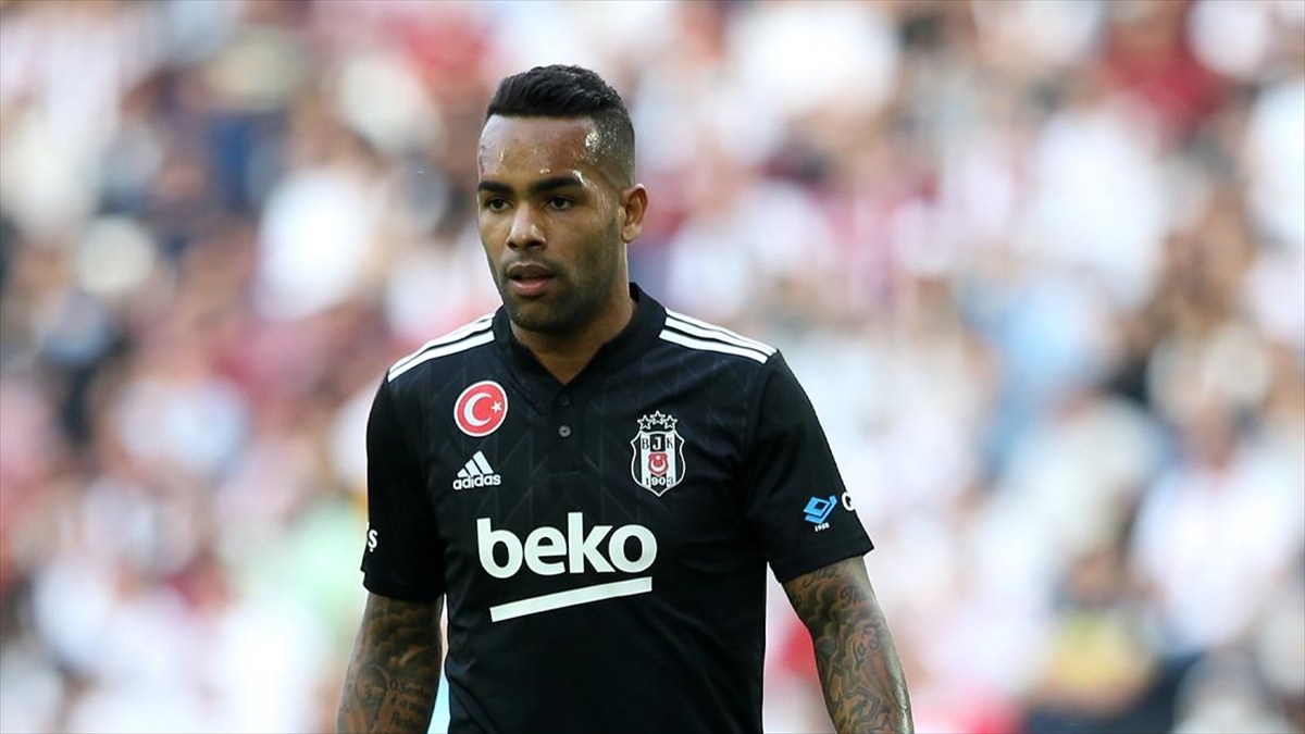 Beşiktaş'ta Alex Teixeira İle Yollar Ayrıldı