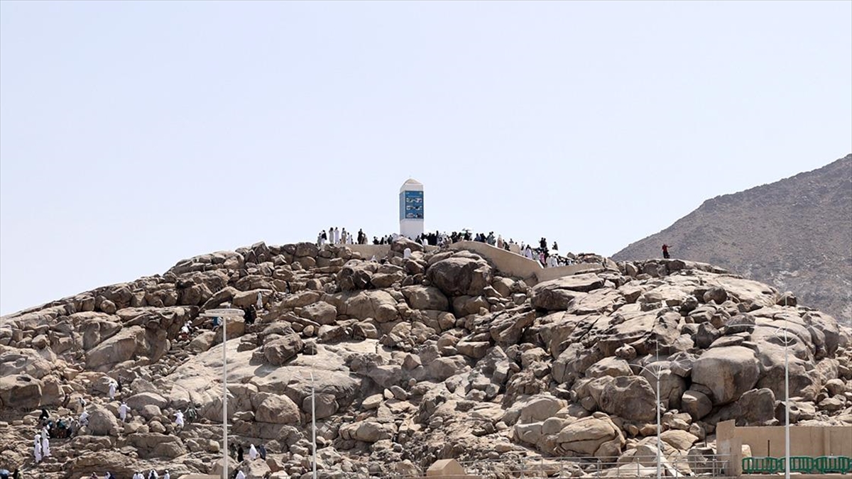 Hacı Adayları Cebel-i Rahme'yi Ziyaret Etti