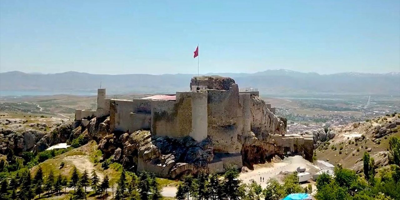 Tarihi Harput Kalesi'nde 2022 Yılı Kazı Sezonu Başladı