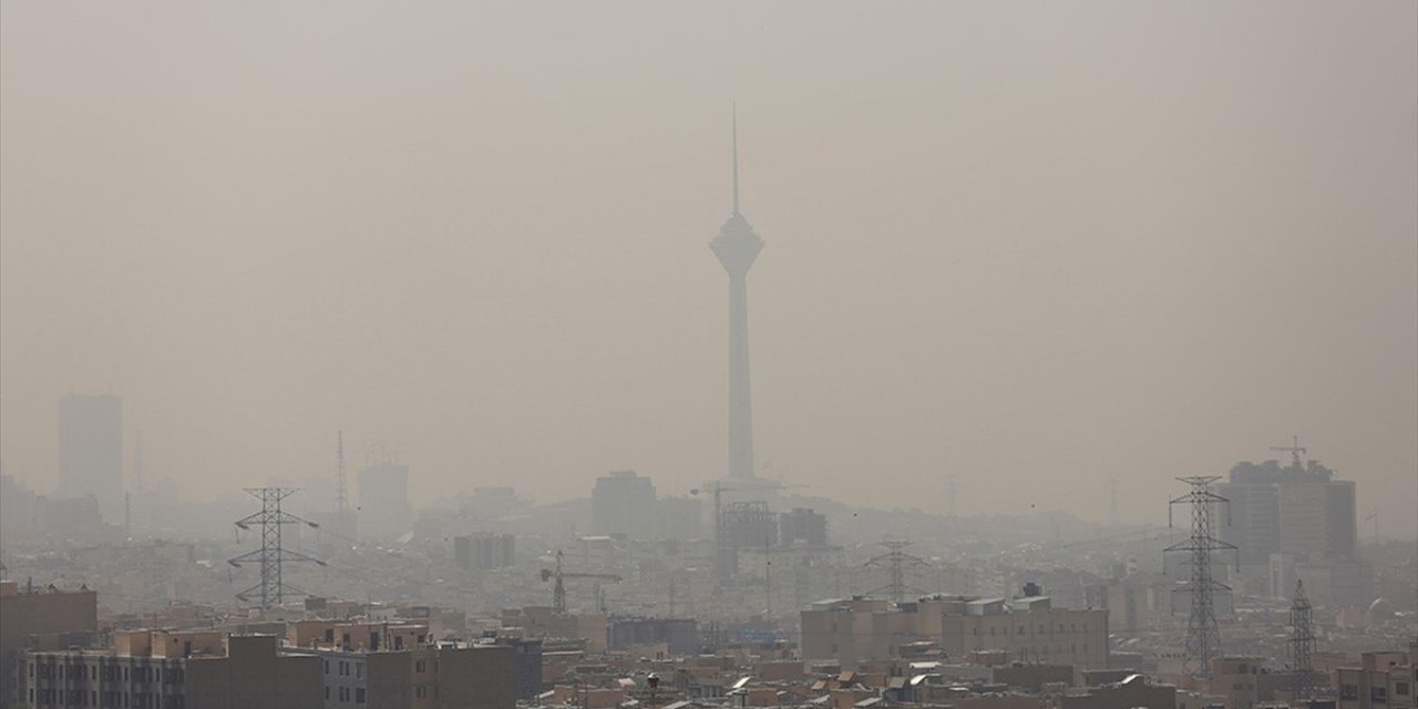 İran'da Bazı Okullar Ve Devlet Kurumları Hava Kirliliği Nedeniyle Tatil Edildi