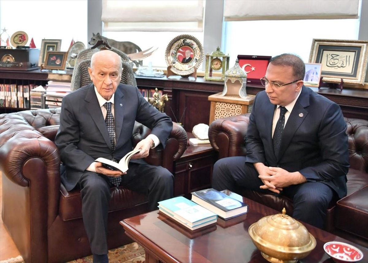 MHP, "Geleceğin Ekonomi Vizyonu" İle "Türk Kuşağı: Türkiye'nin Büyük Stratejisi" Kitapları Hazırladı