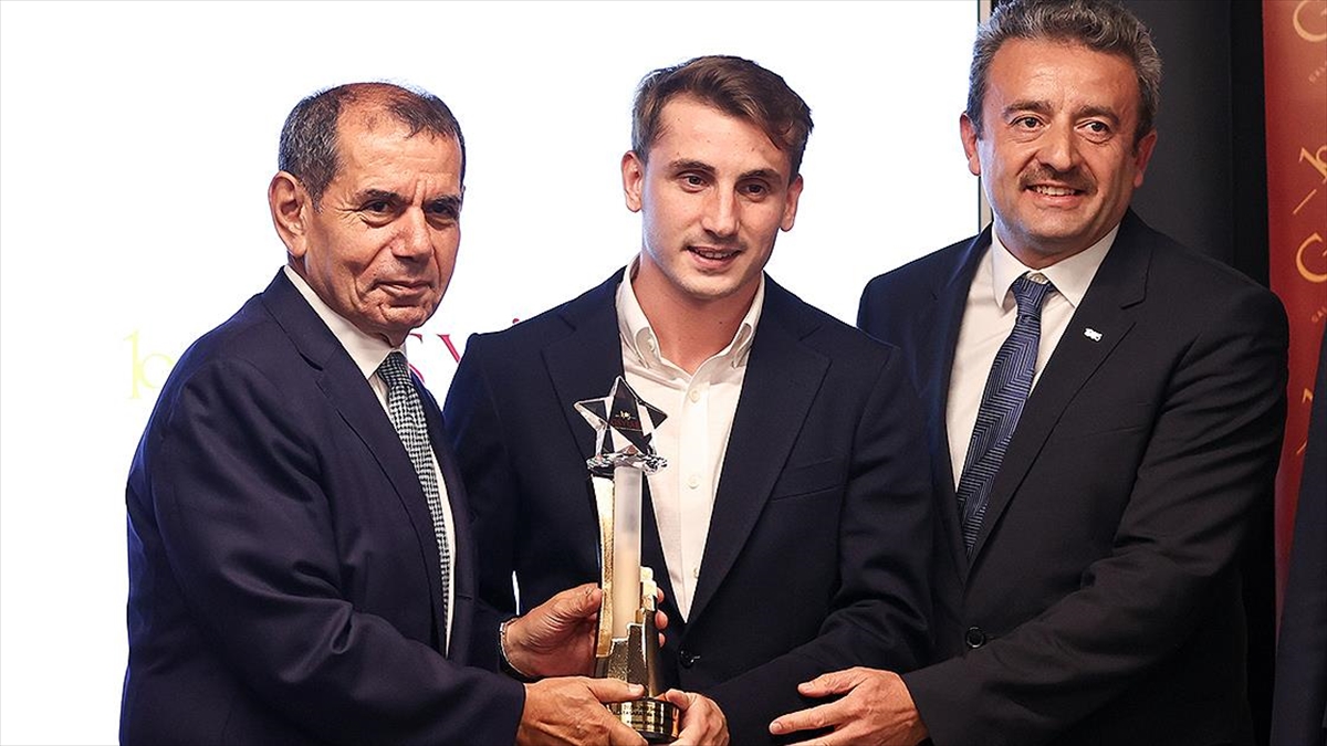"Galatasaray'da Yılın Sporcusu" Ödülü Kerem Aktürkoğlu'nun Oldu