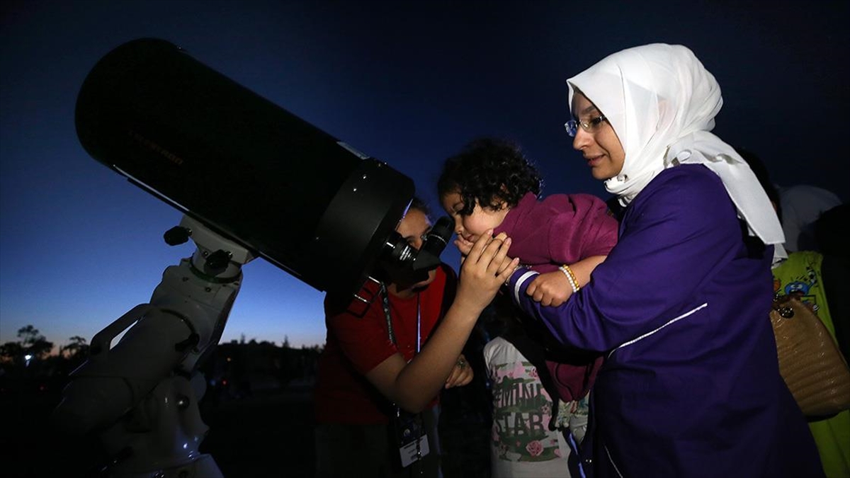 Van'da Düzenlenen 'Gökyüzü Gözlem Etkinliği' 10 Bin Gökyüzü Meraklısını Buluşturdu