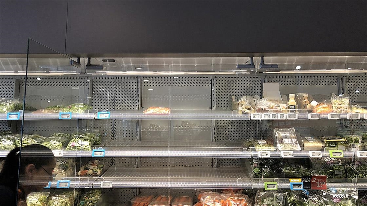 Hollanda'da Çiftçilerin Protestosu Market Raflarını Boşalttı