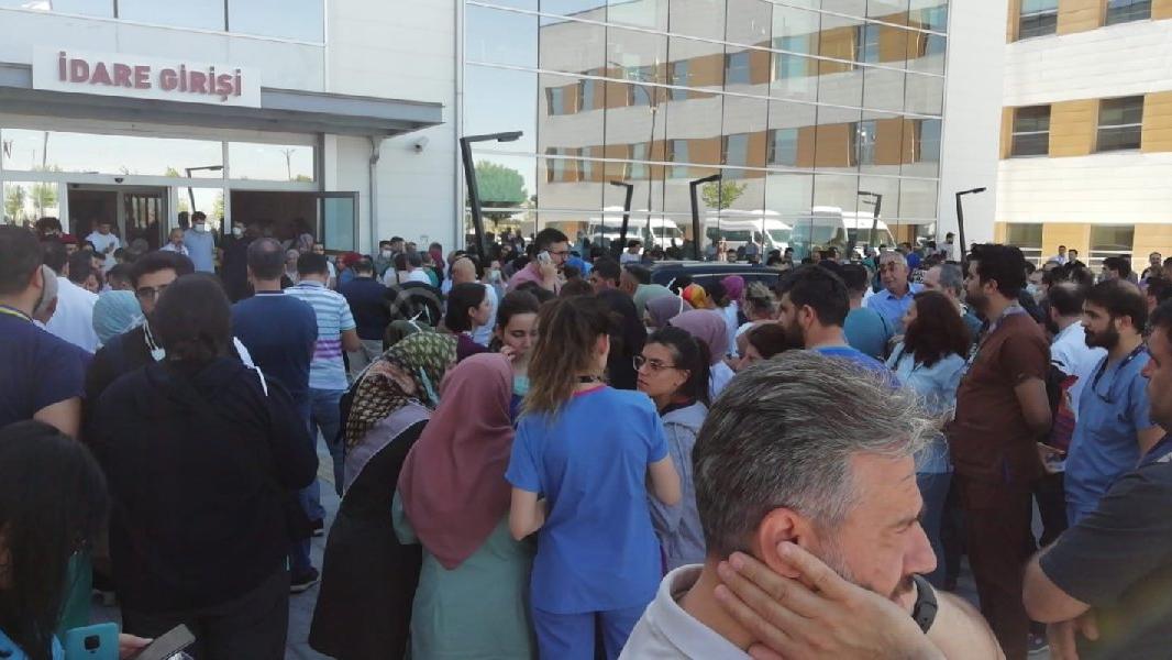 Konya’da doktor Ekrem Karakaya’nın öldürülmesinin ardından sağlık çalışanları iş bırakıyor