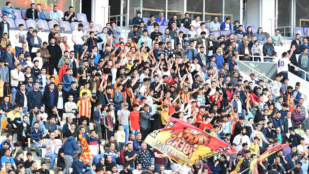 Futbol Liglerinde Deplasman Seyircisi Yasağı Kaldırıldı