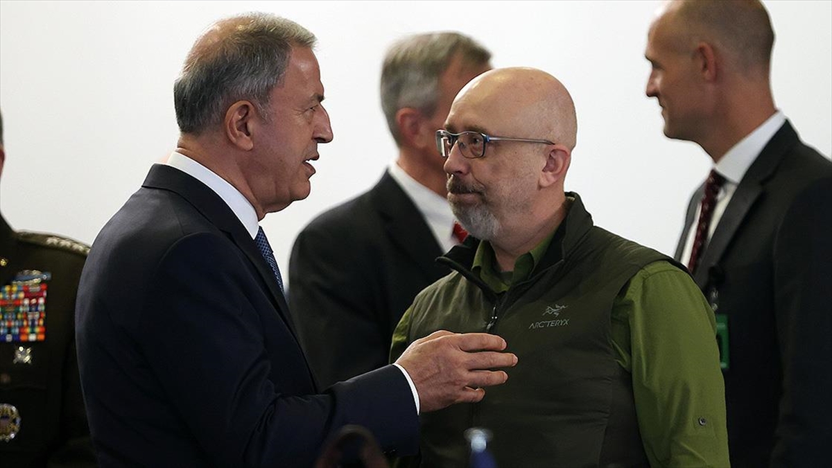 Milli Savunma Bakanı Akar, Ukrayna Savunma Bakanı Reznikov İle Telefonda Görüştü