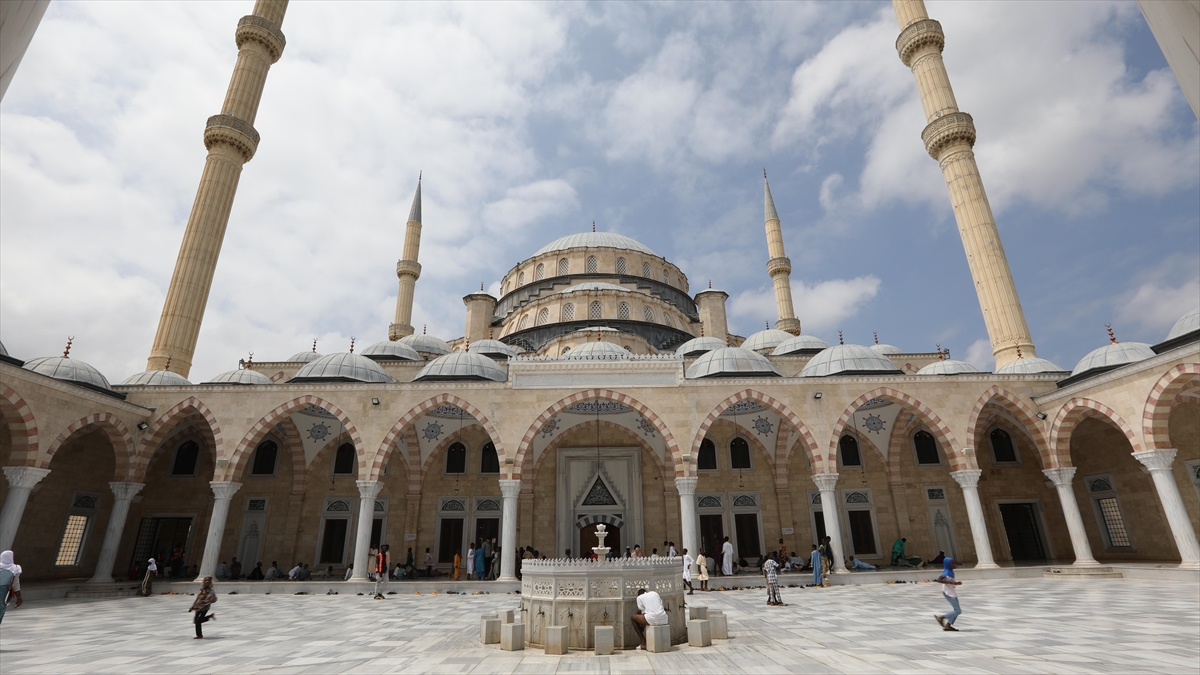 Gana Milli Camisi Ve Külliyesi Ganalı Müslümanlara Ev Sahipliği Yapıyor