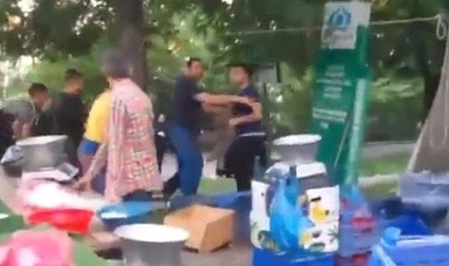 Pazarcılar yankesiciyi yakalayıp ağaca bağladı