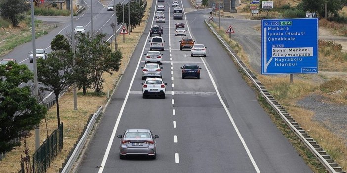 Tekirdağ-istanbul Kara Yolunda Bayramın İlk Günü Trafik Yoğunluğu Sürdü