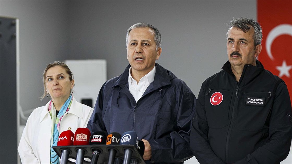 İstanbul Valisi Yerlikaya: Yaptığımız Tespitlerde, 128 Daire, 12 İş Yeri Ve 3 Fabrika Su Baskınından Olumsuz Etkilendi
