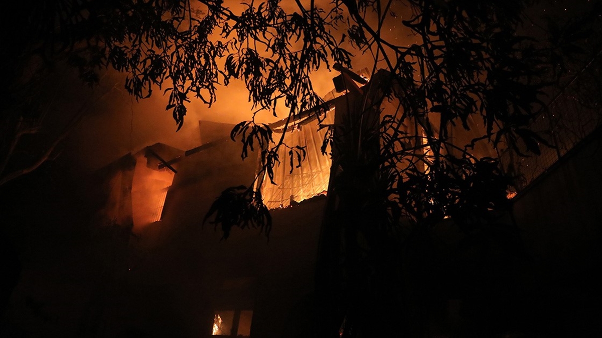 Sri Lanka'da Başbakanlık Konutunu Ateşe Veren 3 Kişi Gözaltına Alındı