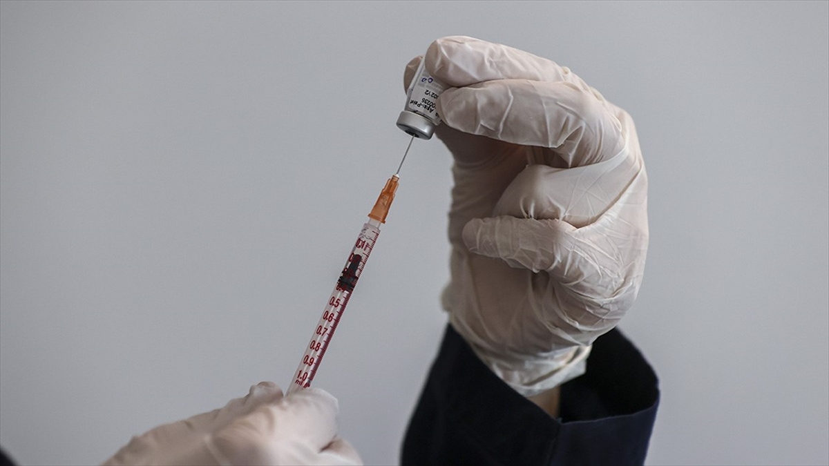 Uzmanlardan Kovid-19 Risk Grubundakilere Hatırlatma Dozu Uyarısı