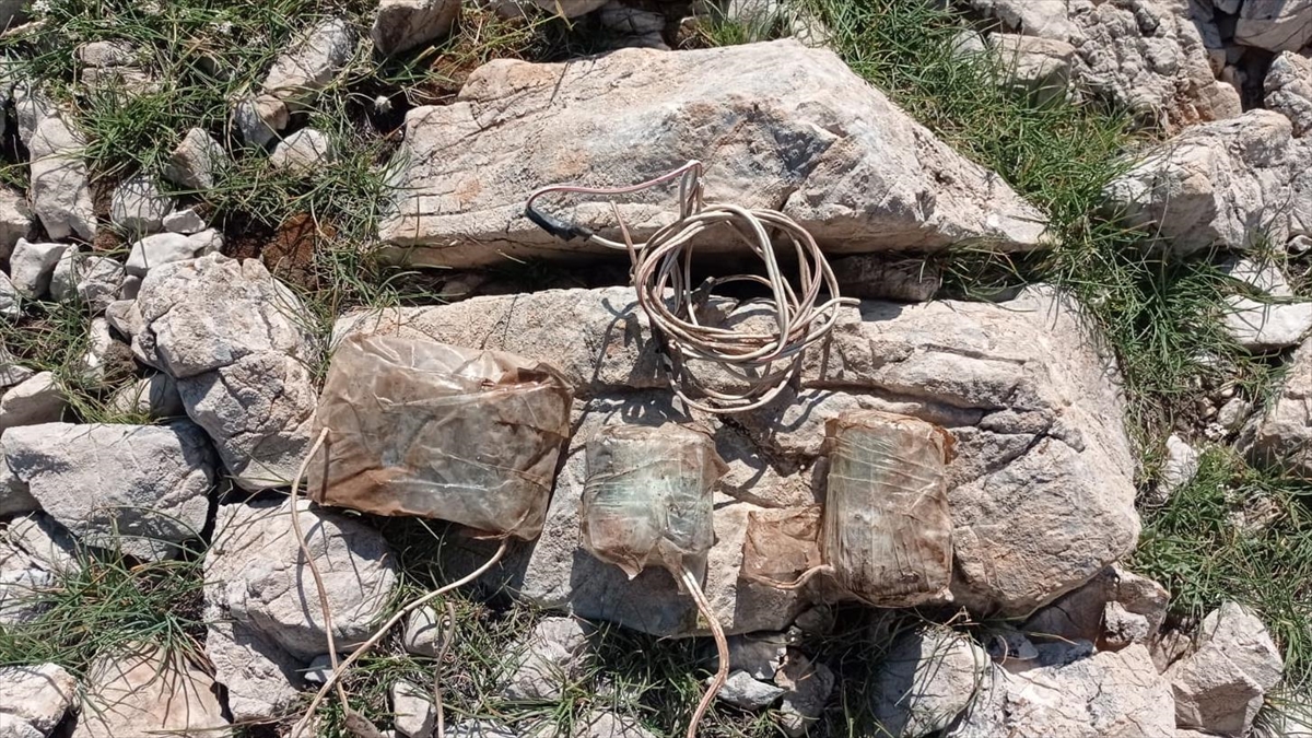 Tunceli'de Teröristlerce Araziye Tuzaklanmış Patlayıcı İmha Edildi