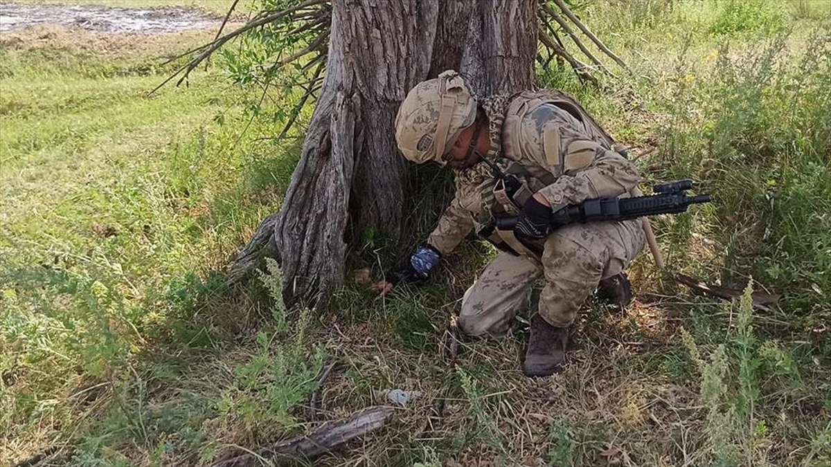 Tunceli Kırsalında Teröristlerce Araziye Tuzaklanmış Patlayıcı İmha Edildi