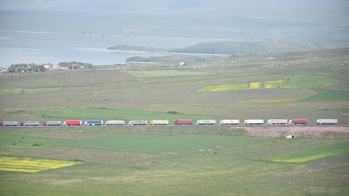 Çıldır-aktaş Gümrük Kapısı'ndan 6 Ayda Yapılan Yük Ticareti 2021'i Geçti