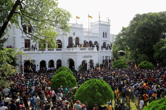 OHAL ilanı eylemcileri durdurmaya yetmedi: Başbakanlığı bastılar