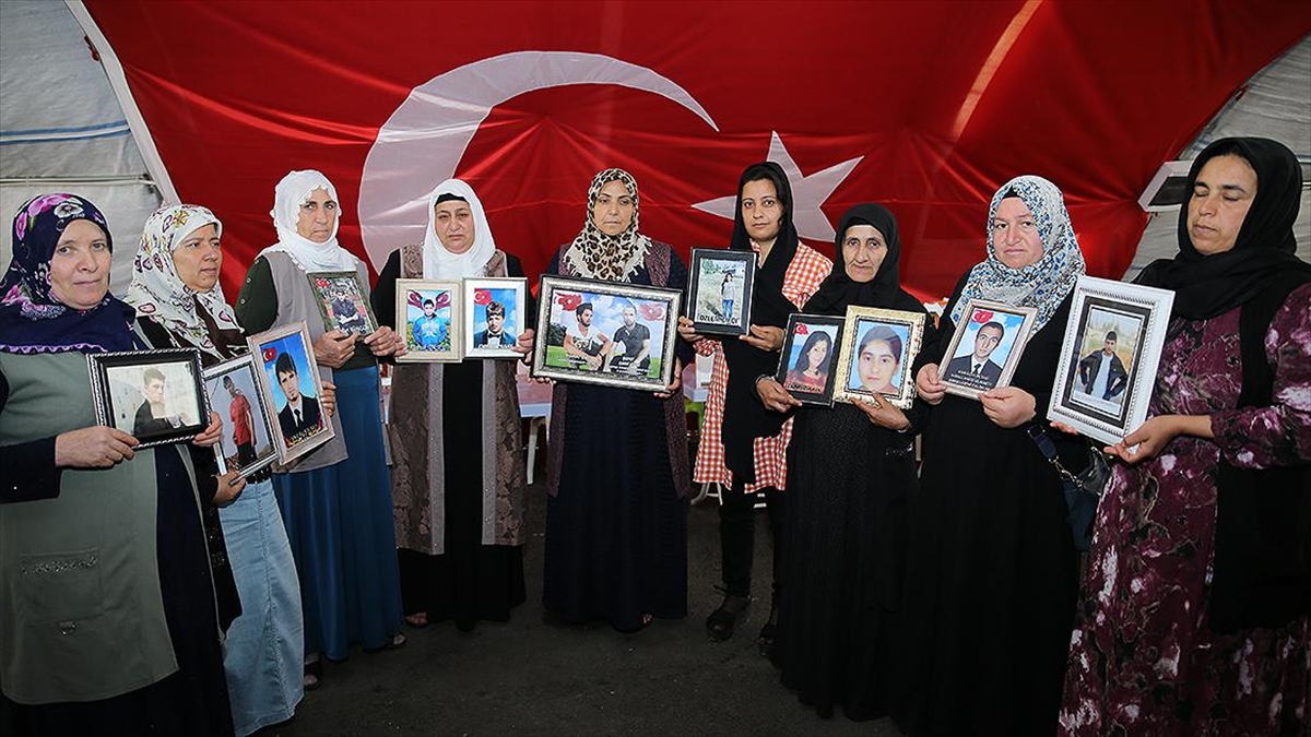 Diyarbakır Annelerinden Çocuklarına "teslim Ol" Çağrısı