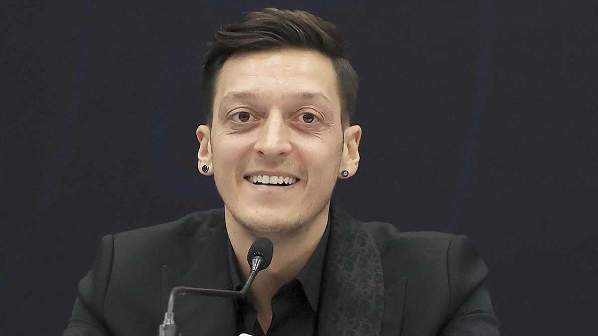 Mesut Özil 3 ay sahalardan uzak kalacak