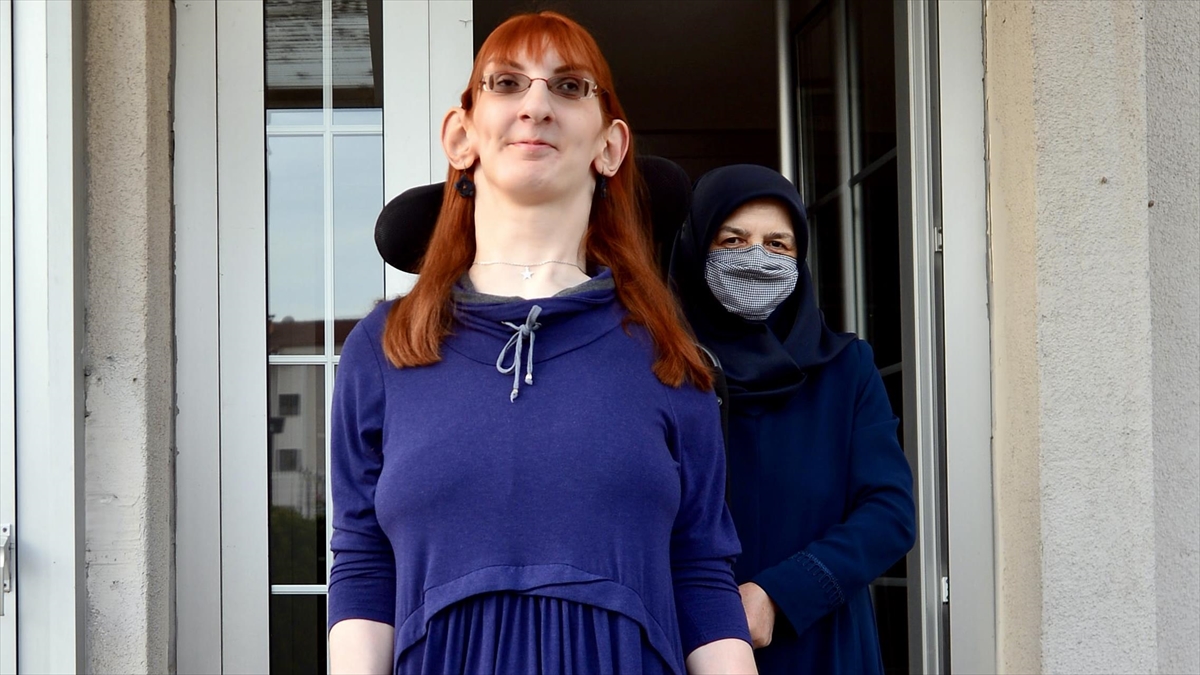 "Dünyanın En Uzun Boylu Kadını" Rumeysa Gelgi İlk Uçak Seyahatini Thy İle Yapacak