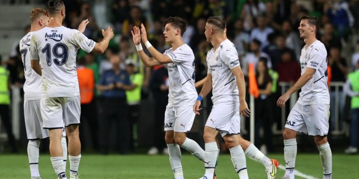 Fenerbahçe'de Dinamo Kiev Maçlarının Kadrosu Uefa'ya Bildirildi