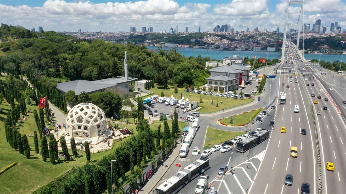 15 Temmuz Şehitler Makamı'na Ziyaretçi Akını