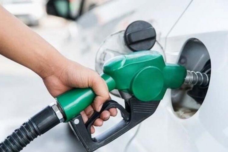 Araç sahiplerini müjde: Benzine dev indirim geliyor