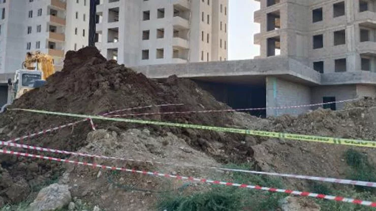 Apartman inşaatında boru döşenirken göçük meydana geldi: 2 ölü
