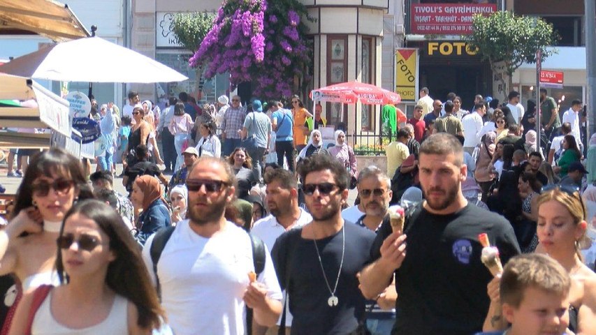 İstanbullular Büyükada’ya hücum etti