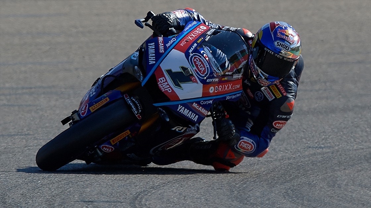 Milli Motosikletçi Toprak Razgatlıoğlu İngiltere'de İkinci Kez Birinci Oldu