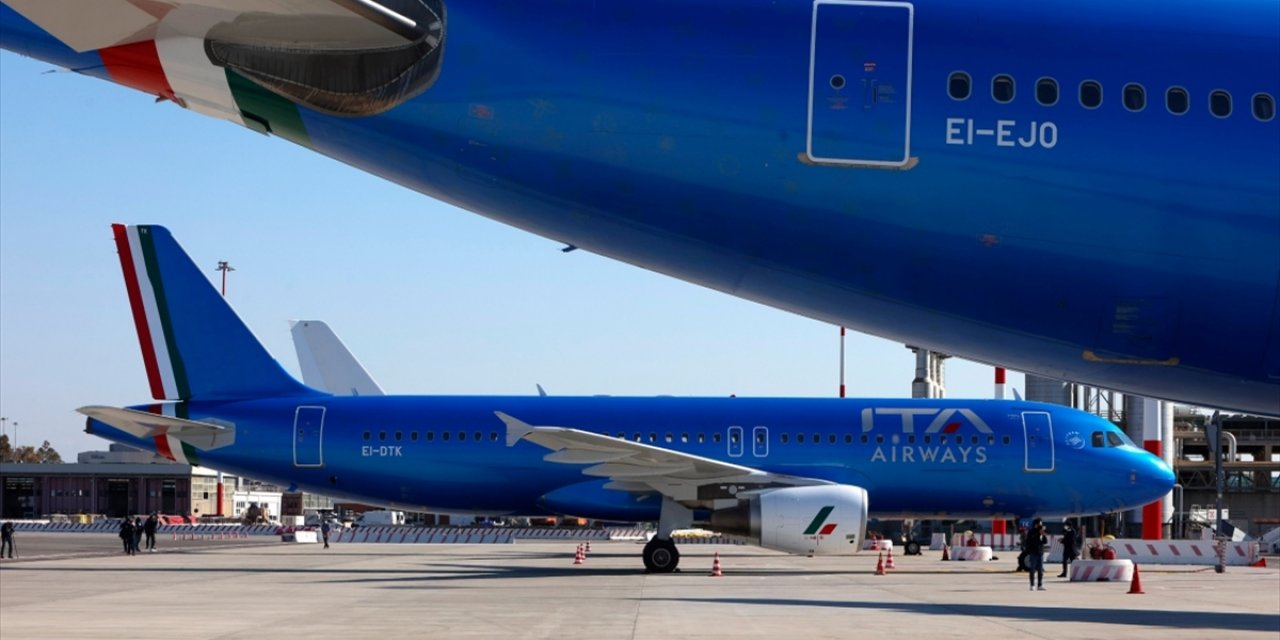 İtalya'da Yüzlerce Uçuş İptal Edildi