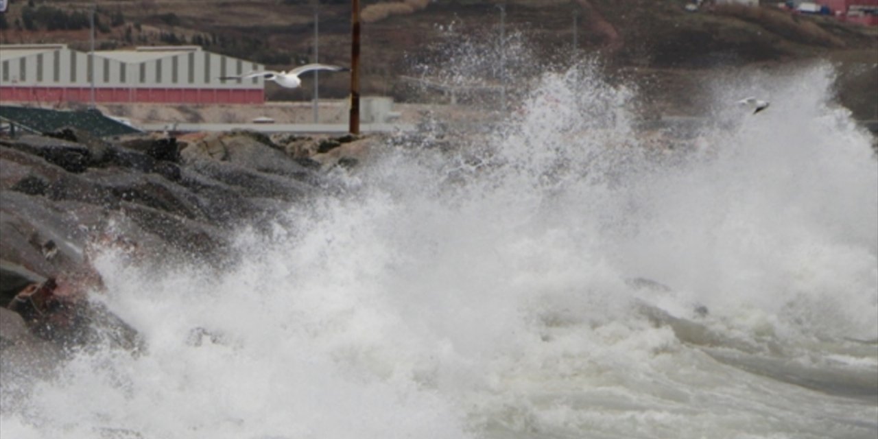 Marmara Denizi'nde Yarın Rüzgar Fırtına Şeklinde Esecek