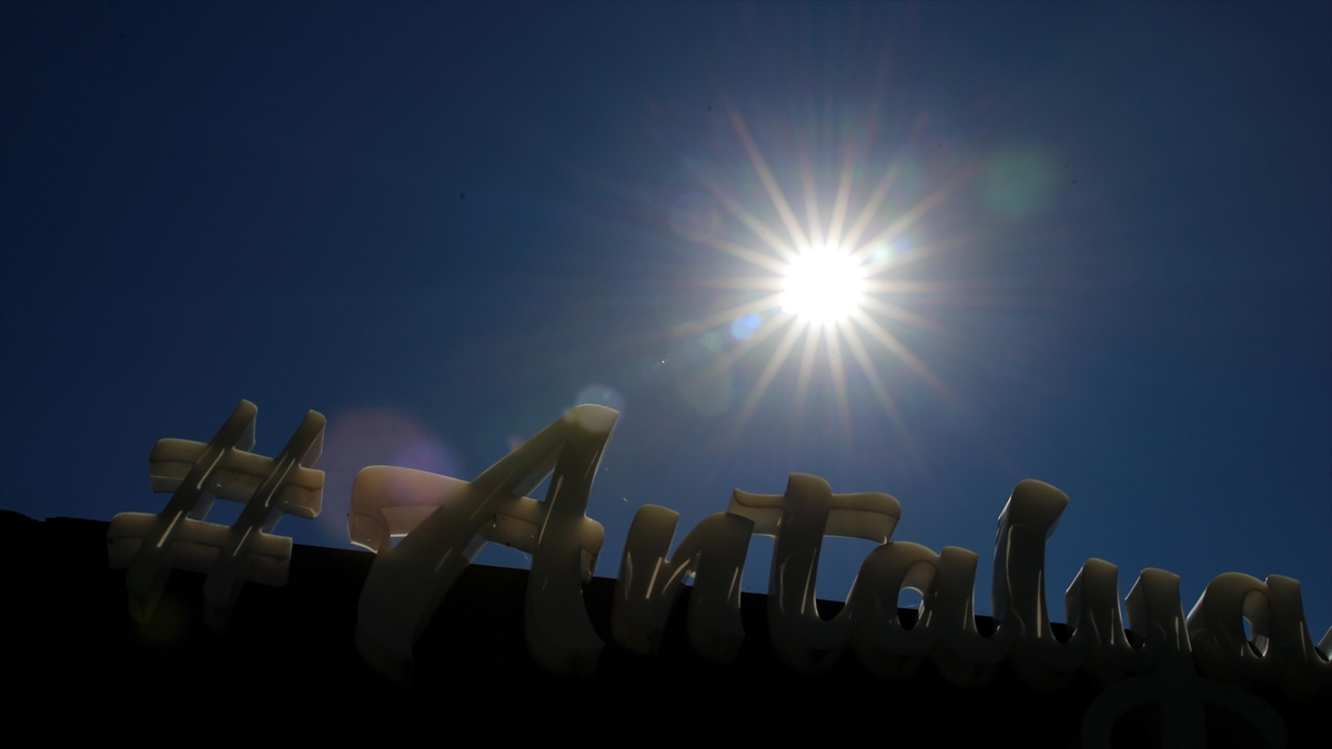 Antalya'da Sıcaklık Mevsim Normalleri Üzerinde Seyredecek