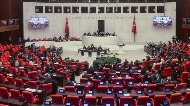 Kübra Par'dan AKP'ye 15 Temmuz tepkisi: Nasıl ikna edeceksiniz