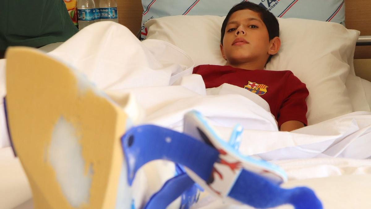 Orak makinesinde kopan ayağı yerine dikildi