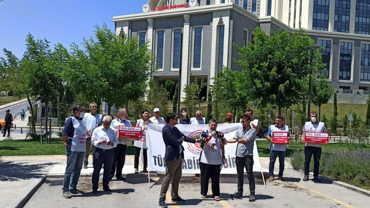 Hekimler Sağlık Bakanlığı’na yaklaştırılmadı