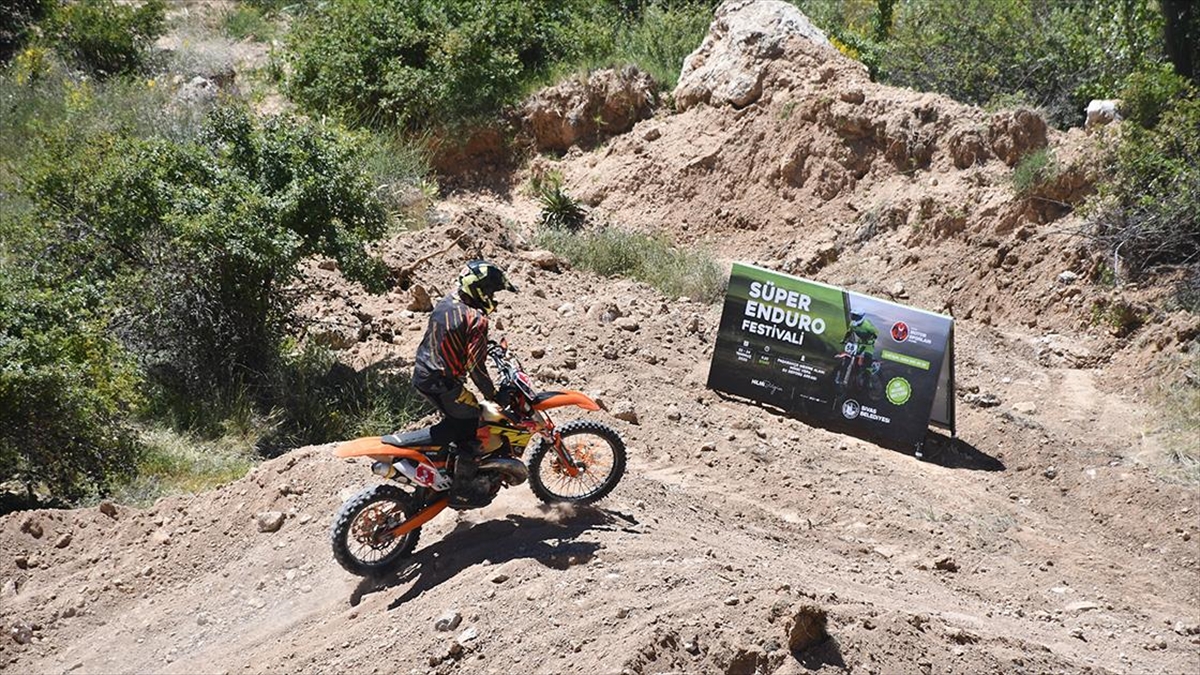 Enduro Tutkunları Sivas'ta Düzenlenen Festivalde Bir Araya Geldi