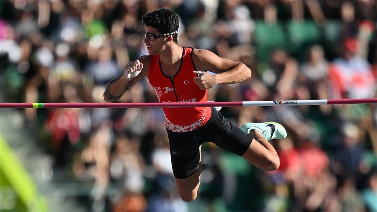 Milli Atlet Ersu Şaşma, Dünya Atletizm Şampiyonası'nda Finale Yükseldi