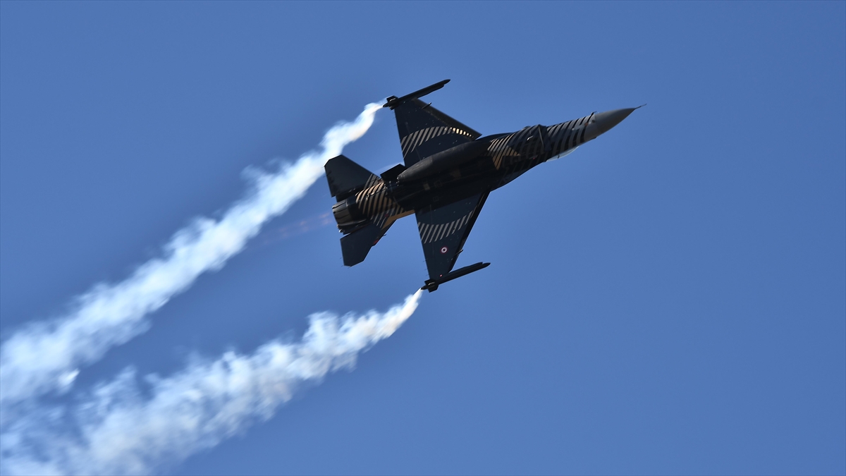 Solotürk, Isparta'da Gösteri Uçuşu Yaptı