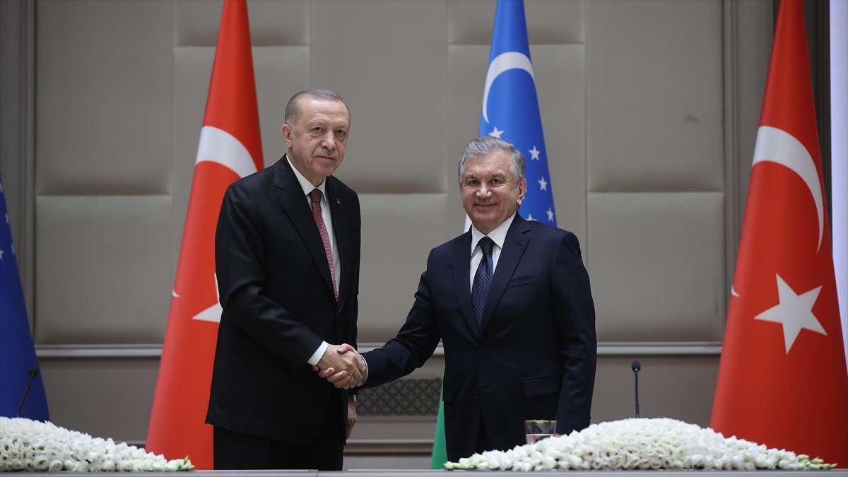 Cumhurbaşkanı Erdoğan, Özbekistan Cumhurbaşkanı Mirziyoyev İle Telefonda Görüştü
