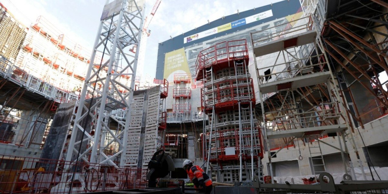 Fransa'da enerji israfı için 'neon aydınlatma ve klima' tasarrufu