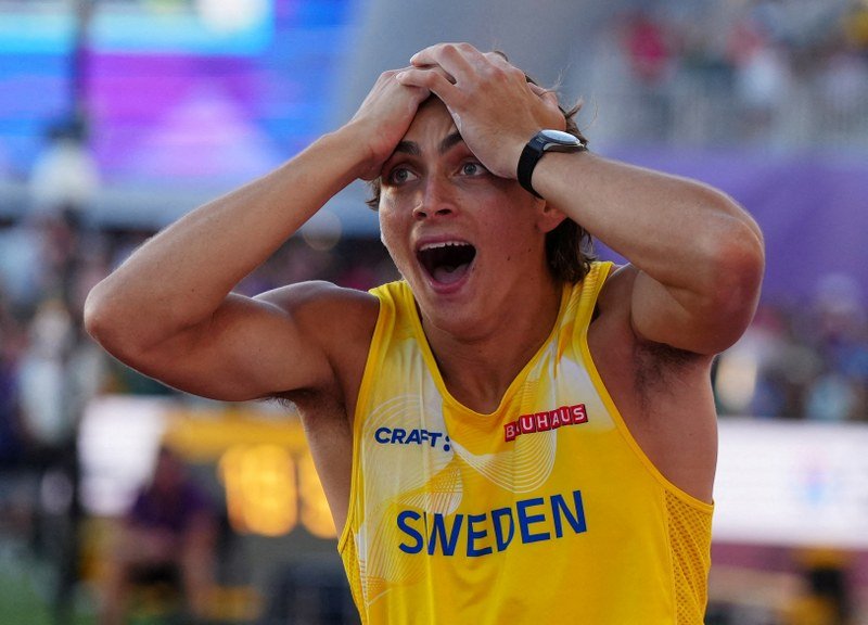 Armand Duplantis dünya rekorunu geliştirdi! 22 yaşında tarihin en iyisi…