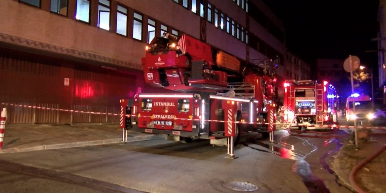Bayrampaşa'da ayakkabı imalathanesinde yangın çıktı