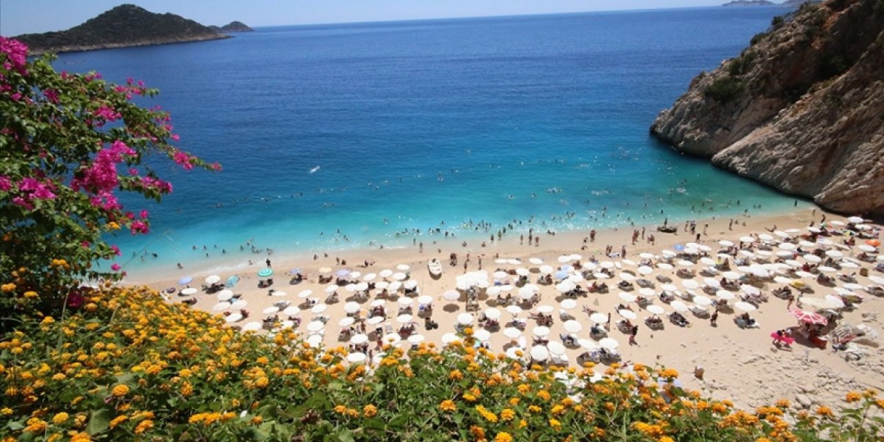 Antalya'ya hafta sonu 88 bin yabancı turist geldi