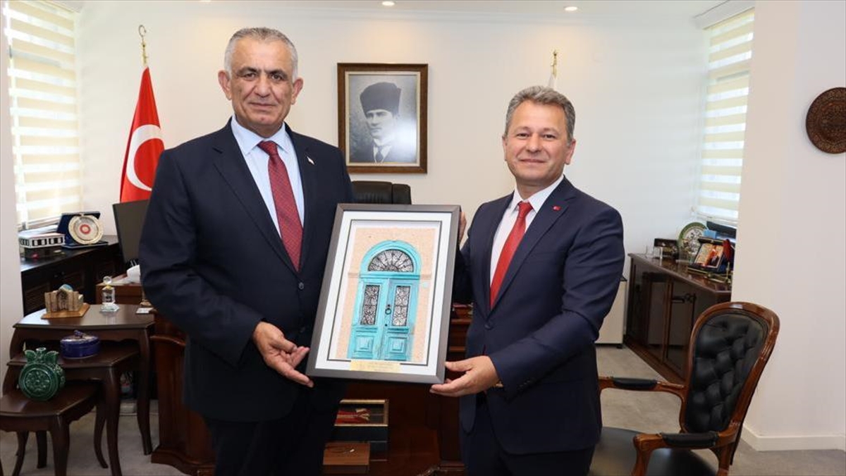 KKTC Milli Eğitim Bakanı Çavuşoğlu, ÖSYM Başkanı Aygün'ü Ziyaret Etti