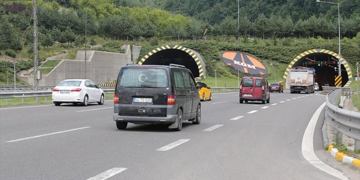 Anadolu Otoyolu'nun Bolu Dağı Kesiminde Hafta Sonu Ulaşım Tek Şeritten Sağlanacak