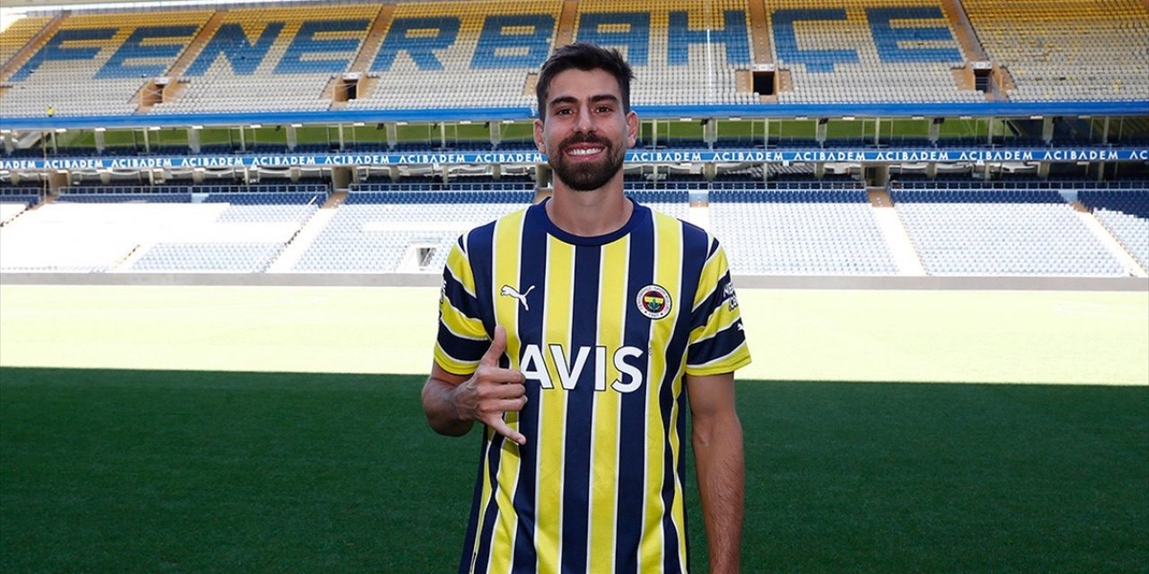 Fenerbahçe, Brezilyalı Futbolcu Luan Peres İle 3 Yıllık Sözleşme İmzaladı