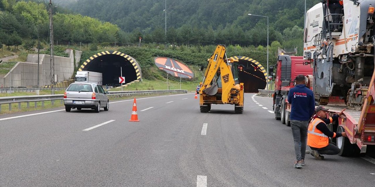 Anadolu Otoyolu'nun Bolu Dağı Kesiminde Bakım Ve Onarım Çalışması Başladı